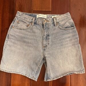 Aritzia Denim Forum - The City Slim Mid Thigh Light Wash Shorts